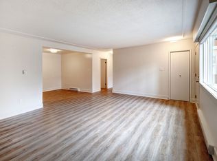 2861 Quadra St #2850, Victoria, BC V8T4E5