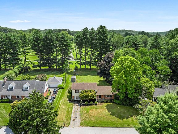 3rd image of 46 Club View Ln