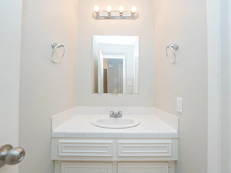 8124 Beech Cove Ln — Photo 16