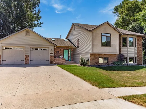 757 Augsburg Ave, Bismarck, ND 58504