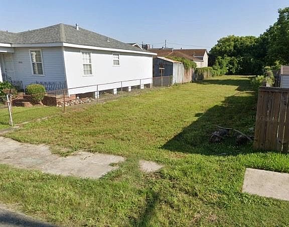1st image of 3919 Marais St