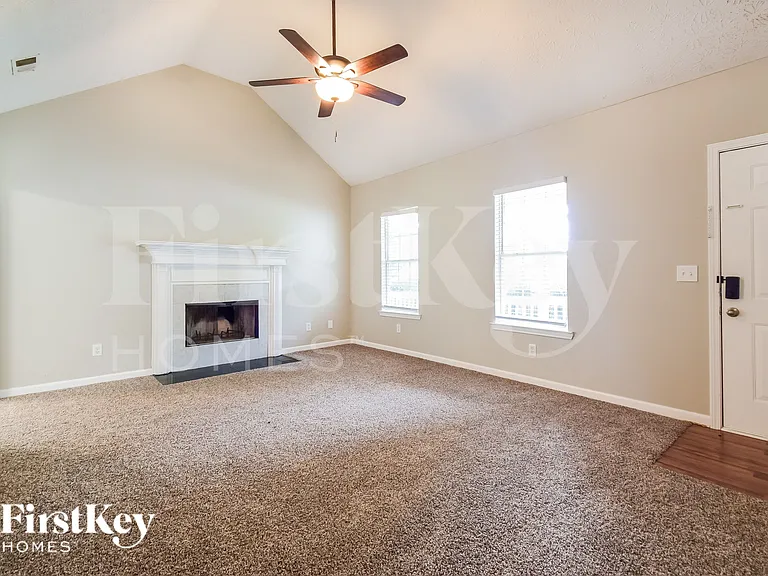 250 Berkshire Dr — Photo 3