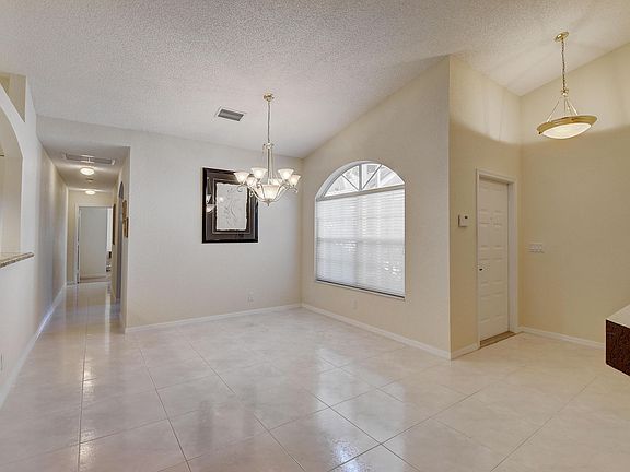 5th image of 15396 Rosaire Ln