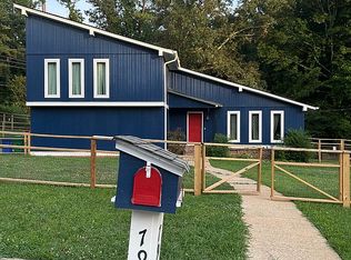 795 Rockborough Dr, Stone Mountain, GA 30083