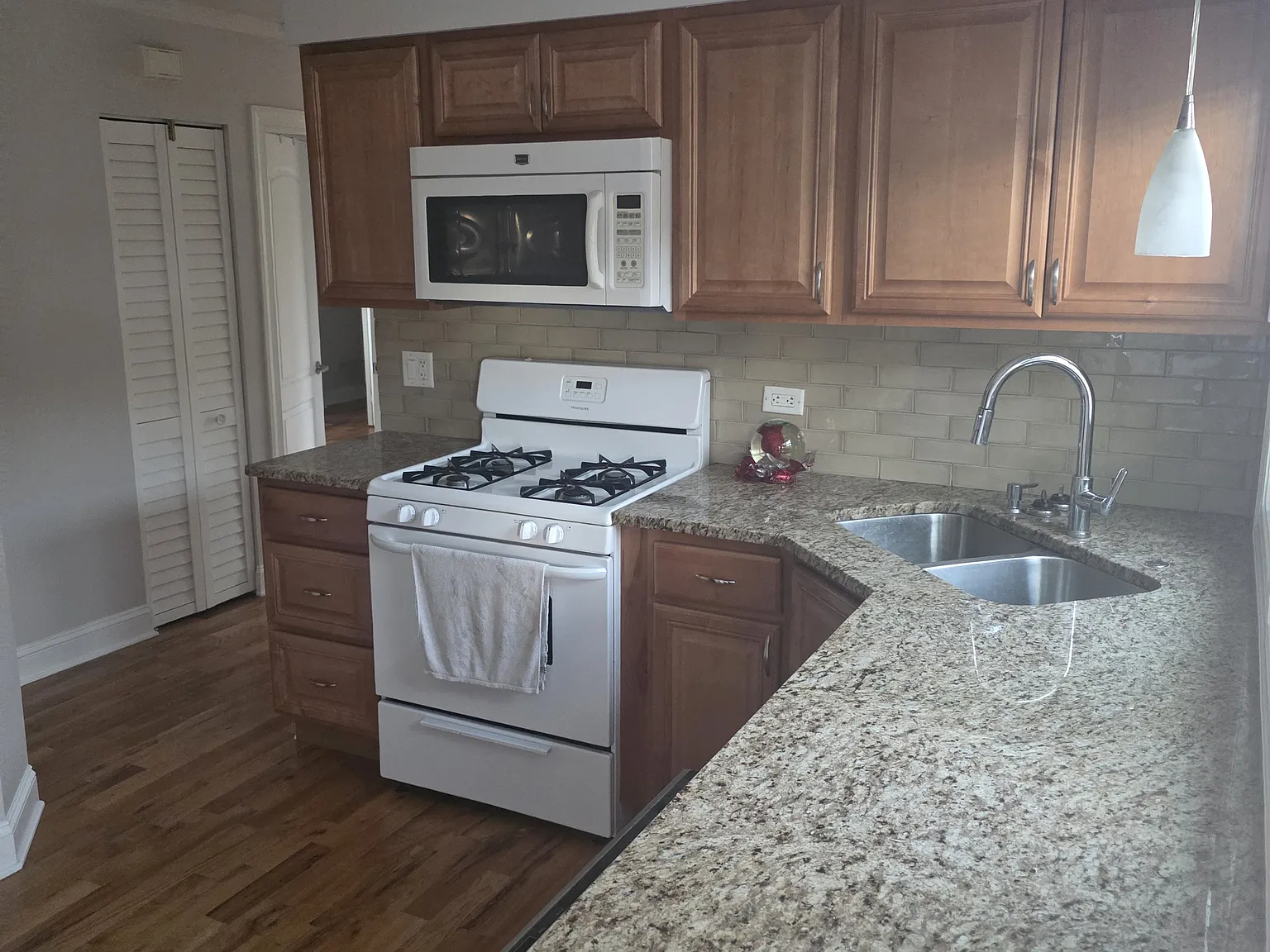 1 bed, 650 sqft, $1,500 — Photo 4