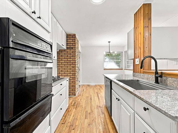 5th image of 16165 Riverview St