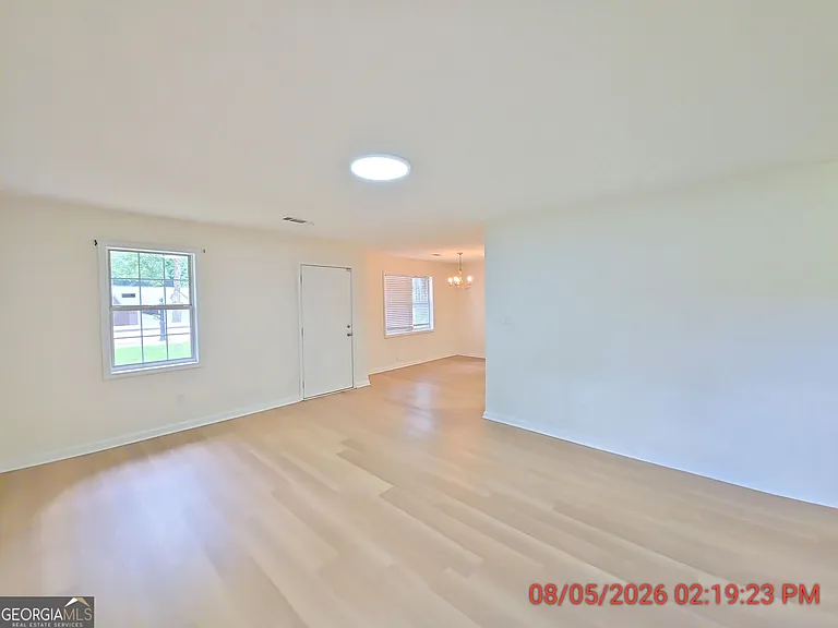 48 Phillips Dr — Photo 2