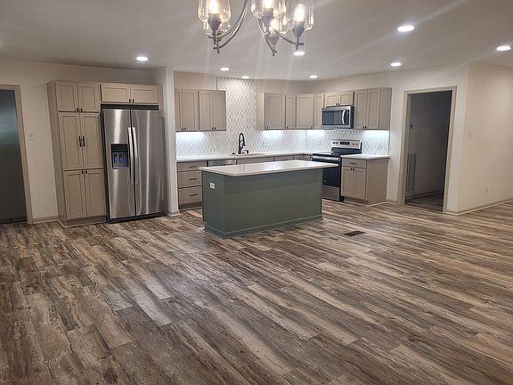 5th image of 2820 Springhill Rd