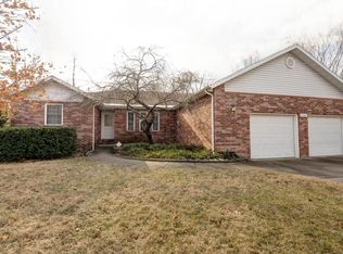 1044 W Meadowmere St, Springfield, MO 65807