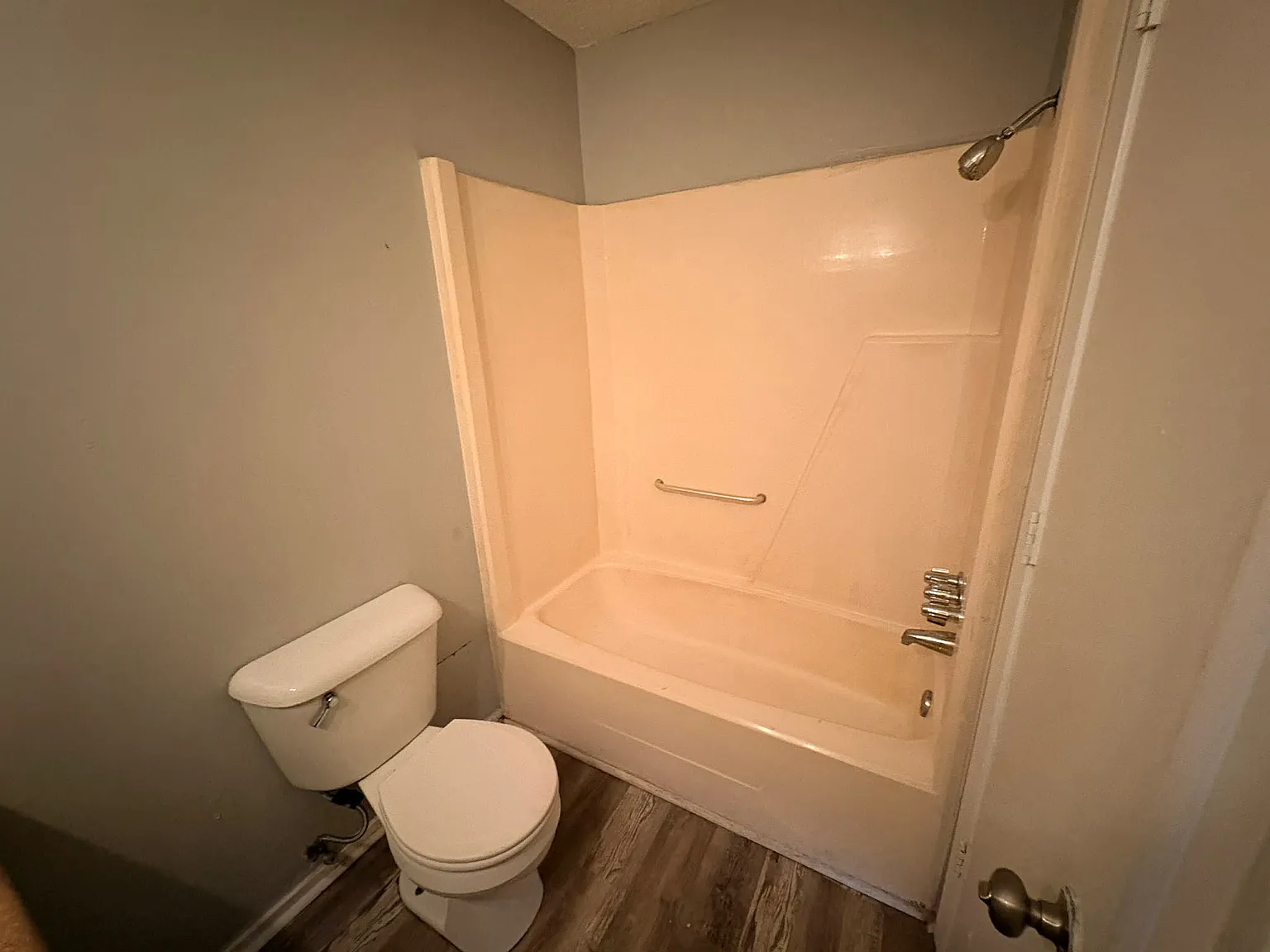 2120 W. 30th Apartments - 2120 - #3 — Photo 4