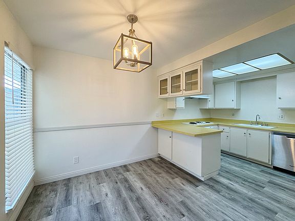 5th image of 100 W Grand Ave Unit J