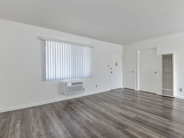 1799 N Hollywood Way — Photo 50