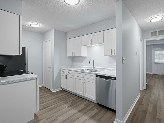 2nd image of 710 S Clinton St #2B