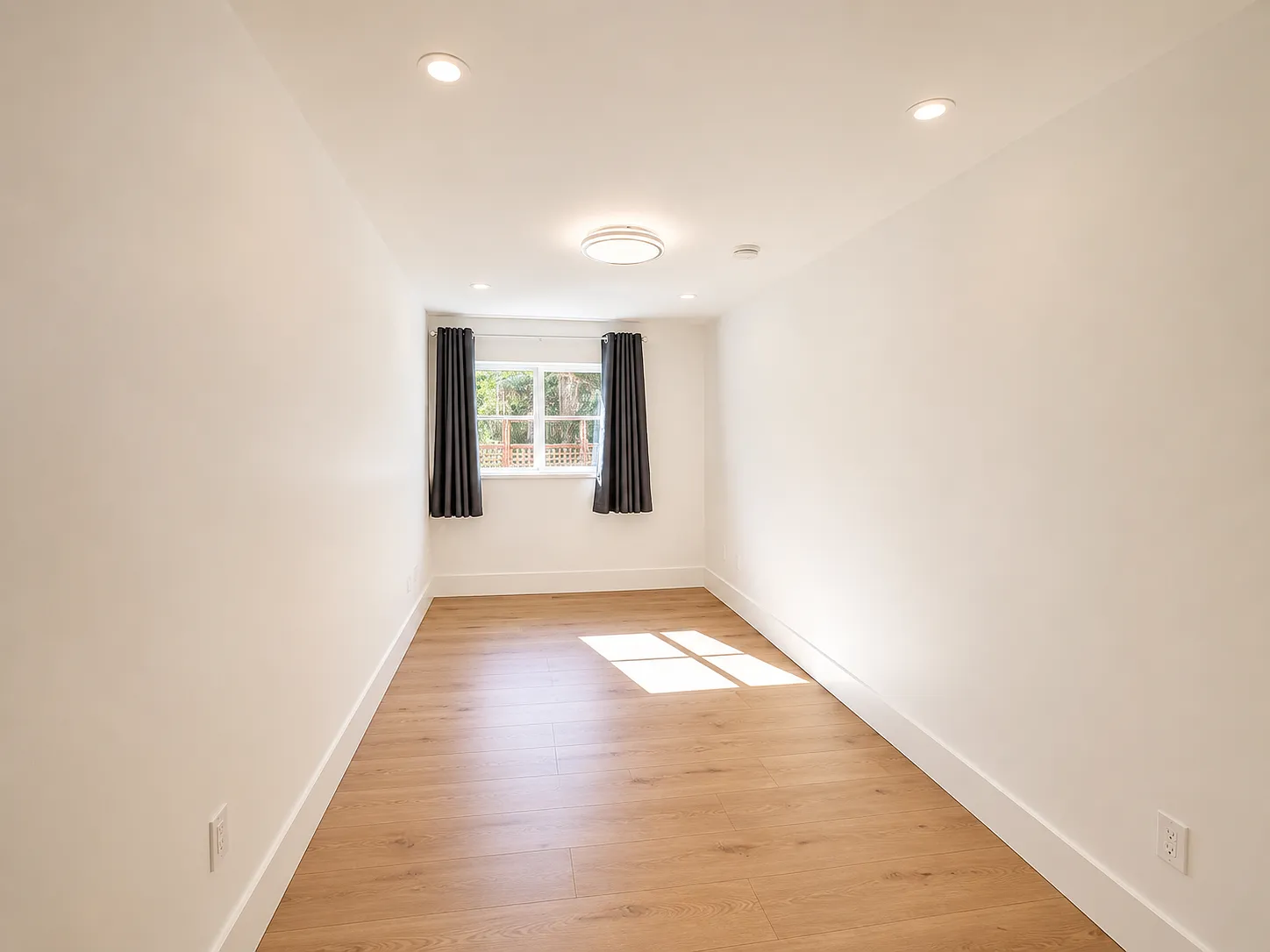 2 bed, 700 sqft, $2,700 — Photo 4