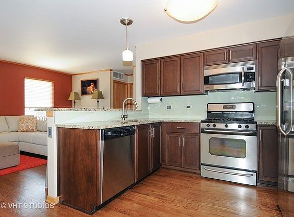3rd image of 488 Larkspur Dr