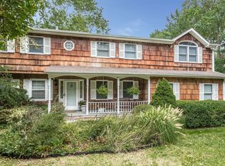 11 Lone Hill Pl, Dix Hills, NY 11746