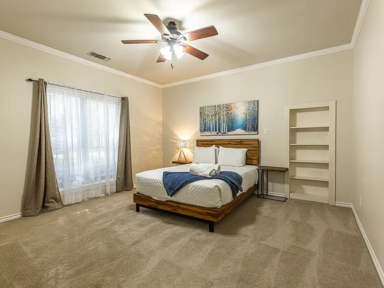 1606 S Hyde Park Ave — Photo 12