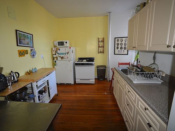 4th image of 30-11 34th St Unit 4-E