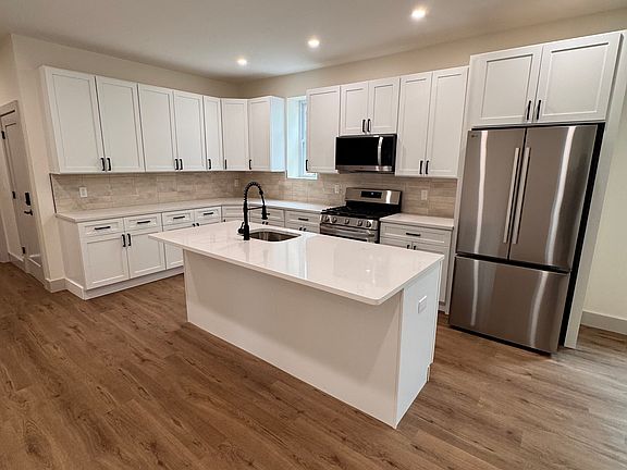 4th image of 397 N 13th St Floor 2