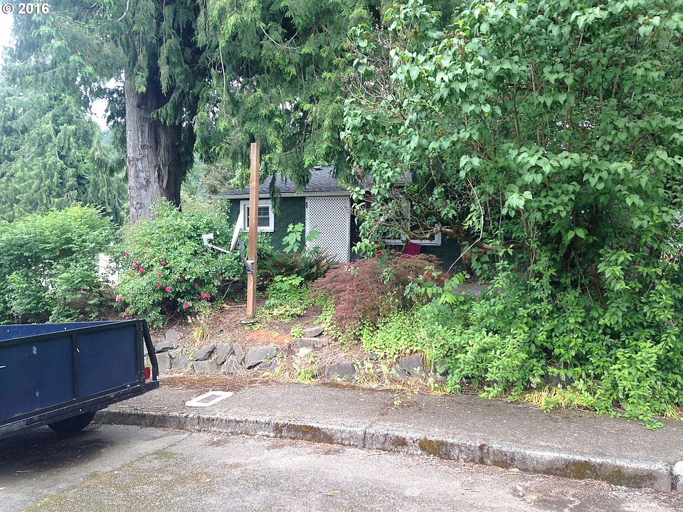 2nd image of 409 SW Grove Rd