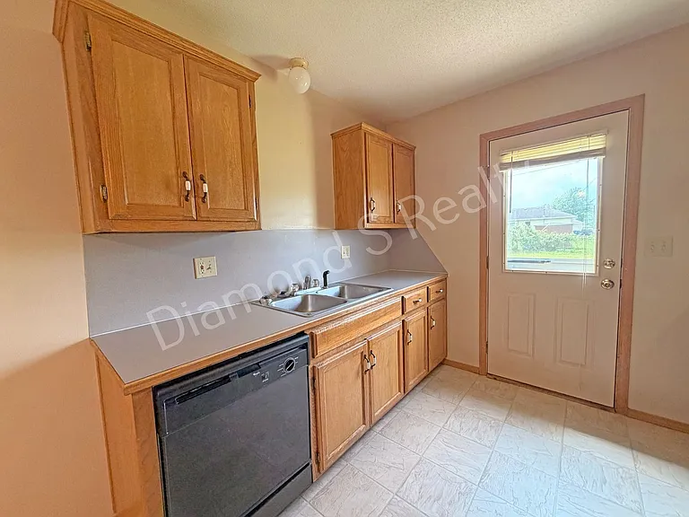 1446 / 1448 W Rainey Duplex — Photo 17
