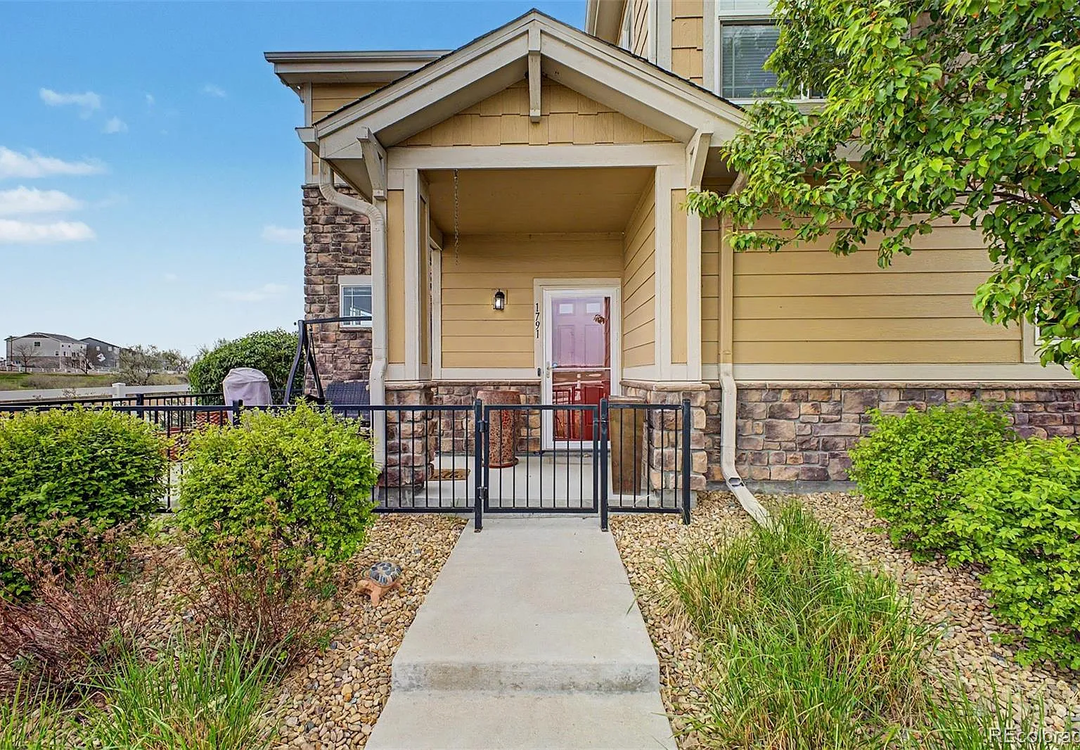 3 bed, 2.5 bath, 1673 sqft, $2,750 — Photo 3