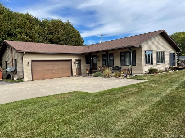 683 S Augres River Dr, Au Gres, MI 48703