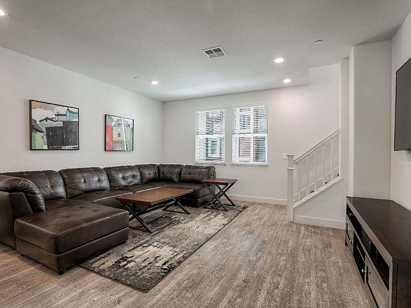 5th image of 1635 Gruen Pl