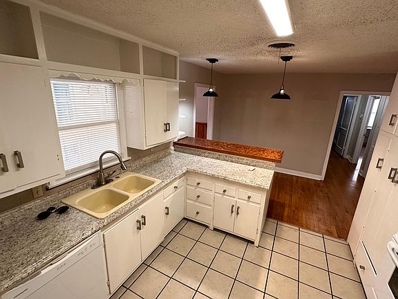 5th image of 3104 33rd St