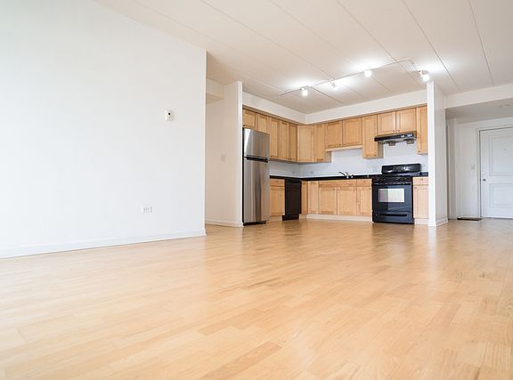 2nd image of 2272 S Archer Ave Unit 6D