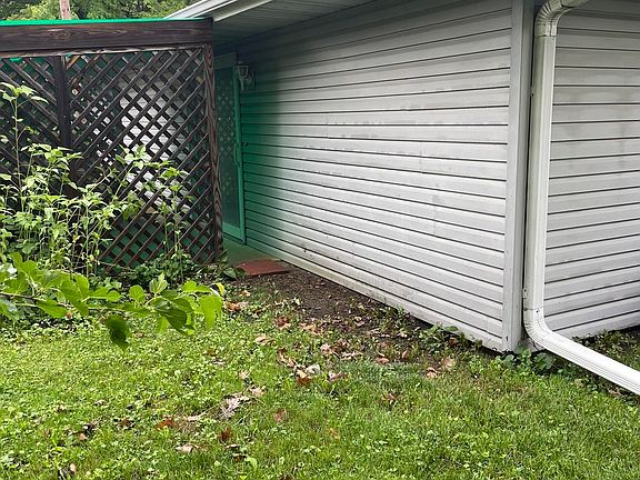4th image of 301 E Butternut Ln