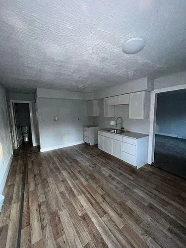 1047 Noble St Photo 1