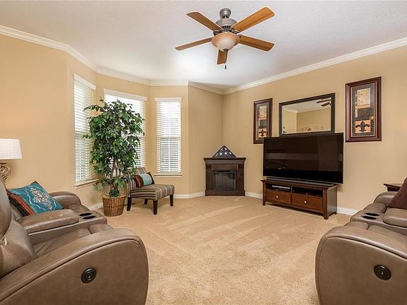 LIVING ROOM HAS AMPLE SPACE FOR RELAXING OR ENTERTAINING