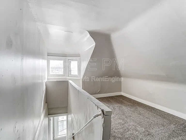 1758 Brewster Ave — Photo 31