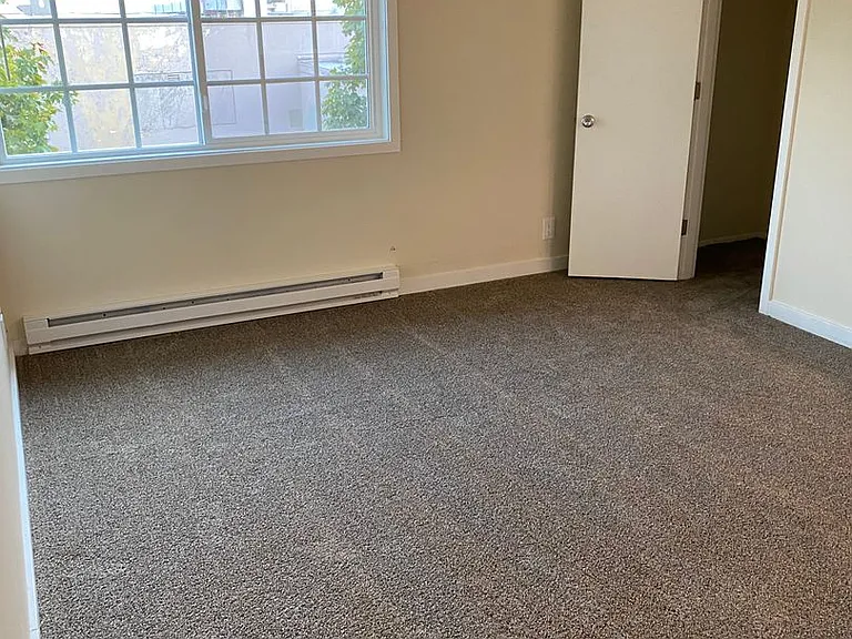 C2402 - Maple Court Apartments — Photo 39
