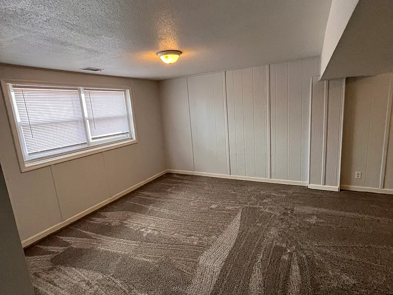 6902 S 32nd Ave — Photo 10