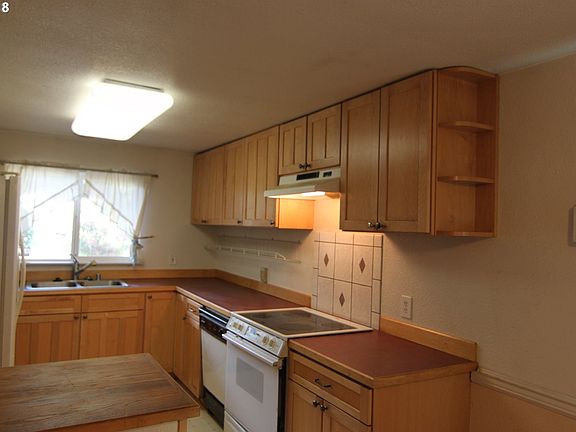 3rd image of 1794 SE Flanders Ln
