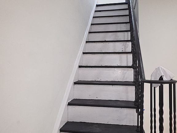 4th image of 1127 Overington St