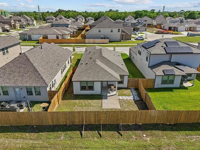 5339 Cj Walker Ln — Photo 2