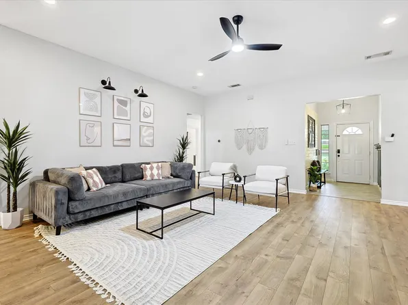 111 Creekview Dr W #Id1056457p, Red Oak, TX 75154