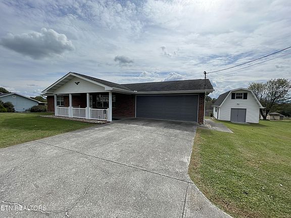 2nd image of 421 Woods View Cir