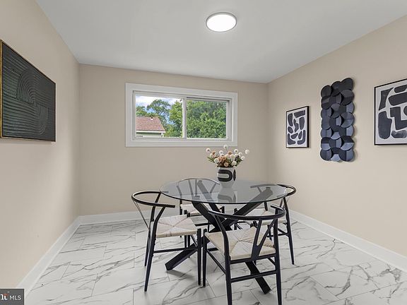 5th image of 707 Smith Ln