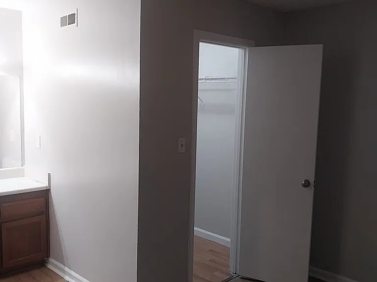 5691 Waterford Ct — Photo 16
