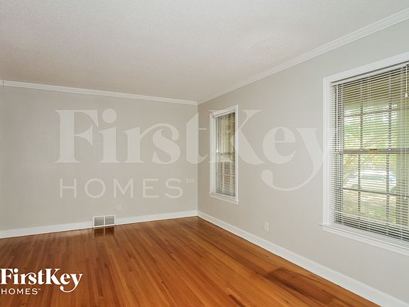 4th image of 3040 Wade St
