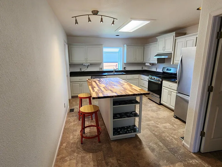1017 Home Ct — Photo 5