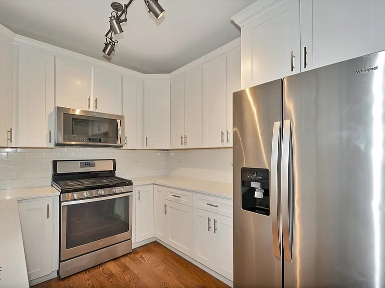 582 Declaration Ln — Photo 3