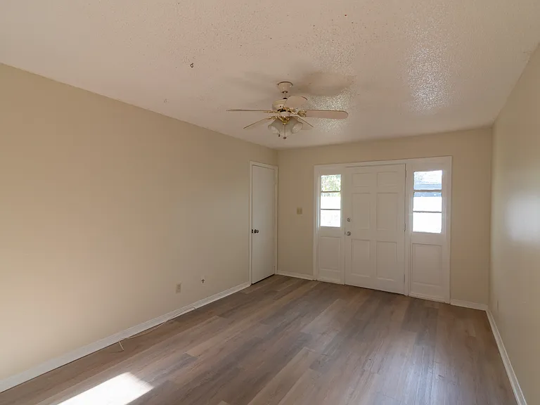 3216 Jim Lee Rd #8-B — Photo 3
