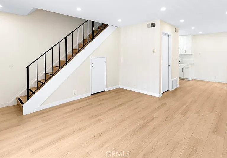 333 Riverdale Dr #15 — Photo 3