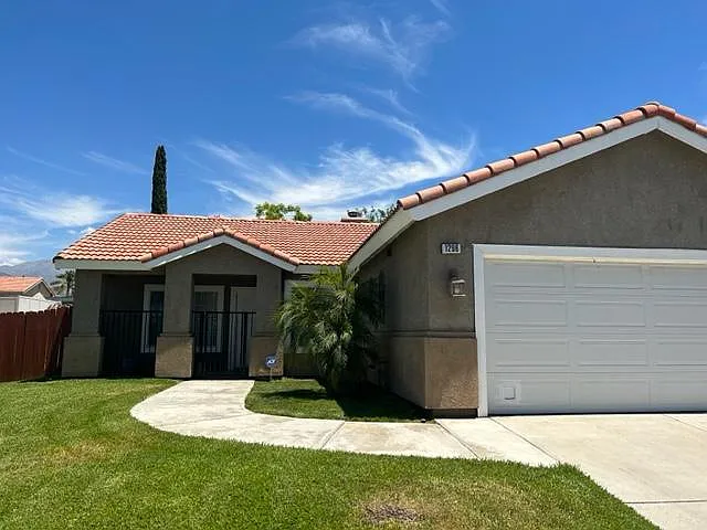 1296 Alderwood Ln — Photo 1