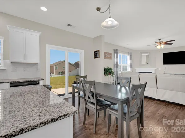 147 Kingsway Dr, Mooresville, NC 28115